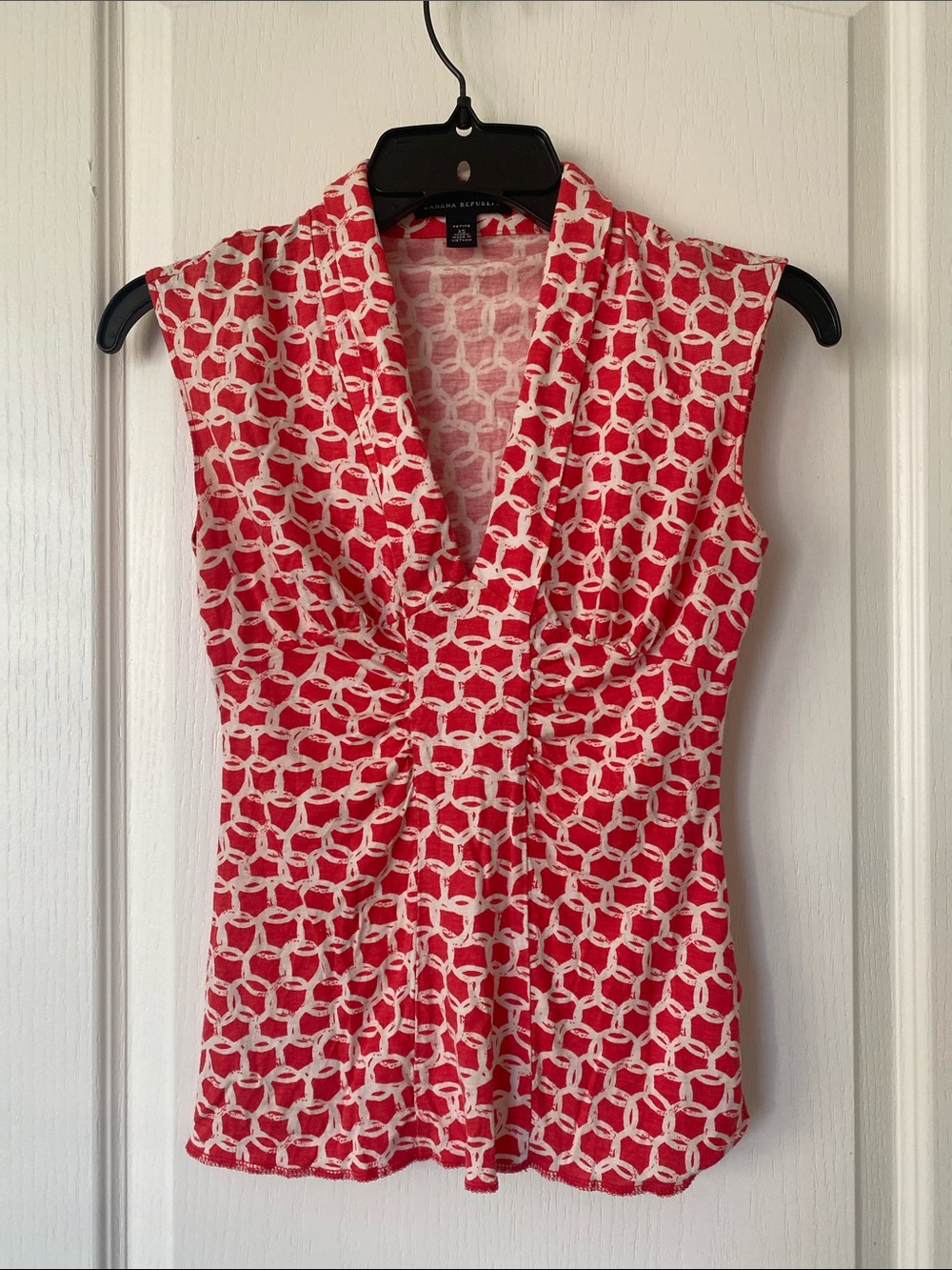 Banana Republic Petite Coral and White Patterned Sleeveless Top (XS)